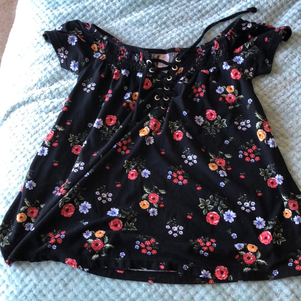 Off the shoulder short sleeve shirt